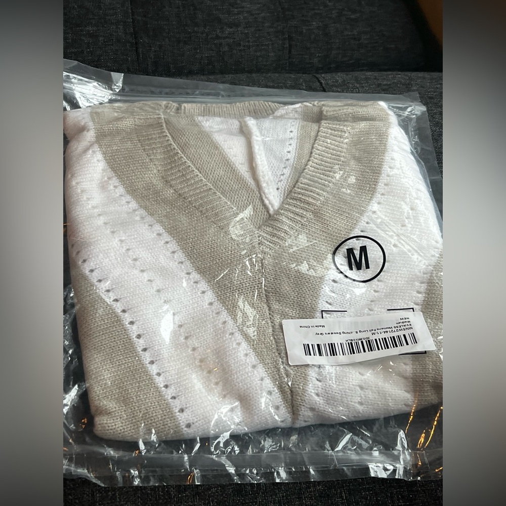 Elegant V-Neck Sweater in Cream and White